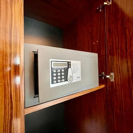 Royal Studio Apartment With A Perfect View - Yamaluxe Бухарест Екстер'єр фото