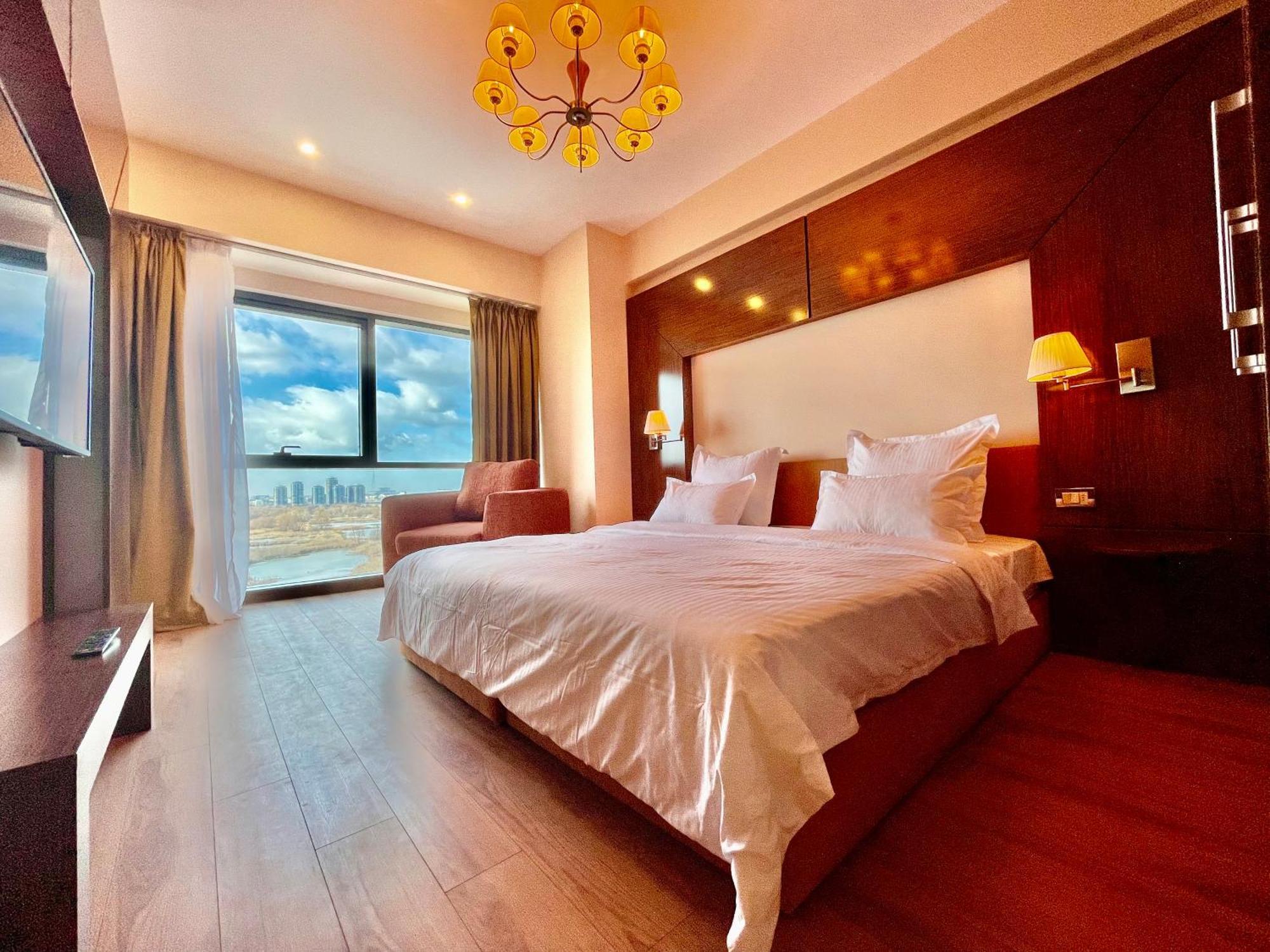 Royal Studio Apartment With A Perfect View - Yamaluxe Бухарест Екстер'єр фото