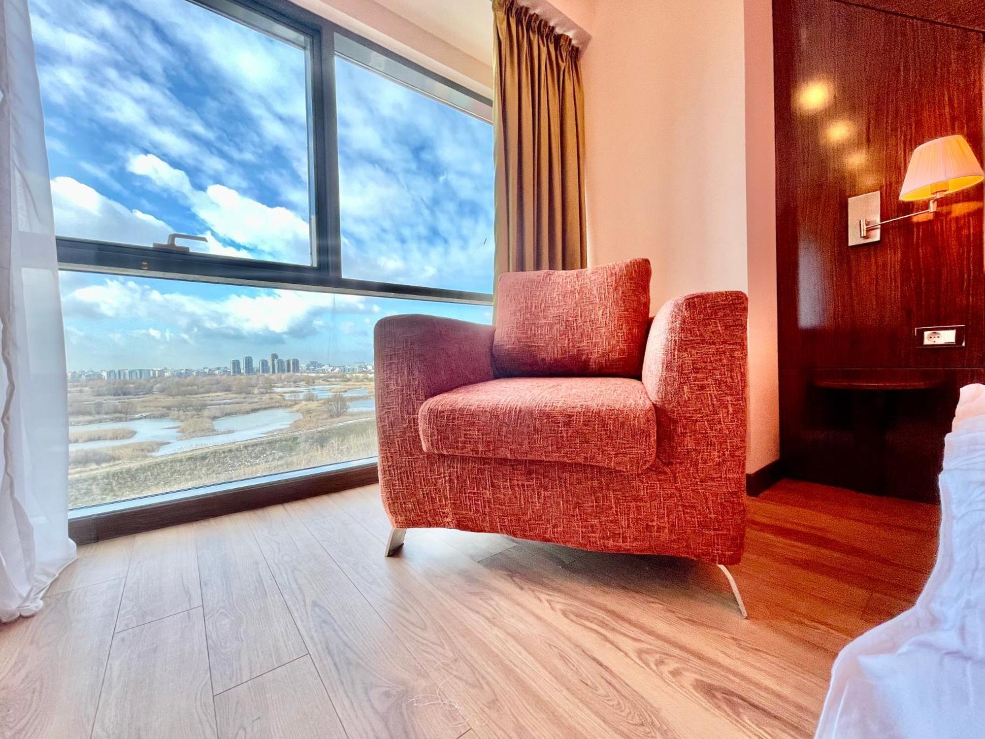 Royal Studio Apartment With A Perfect View - Yamaluxe Бухарест Екстер'єр фото